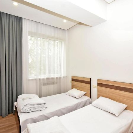 Rent Inn Yerevan On Chaykovski Street エクステリア 写真