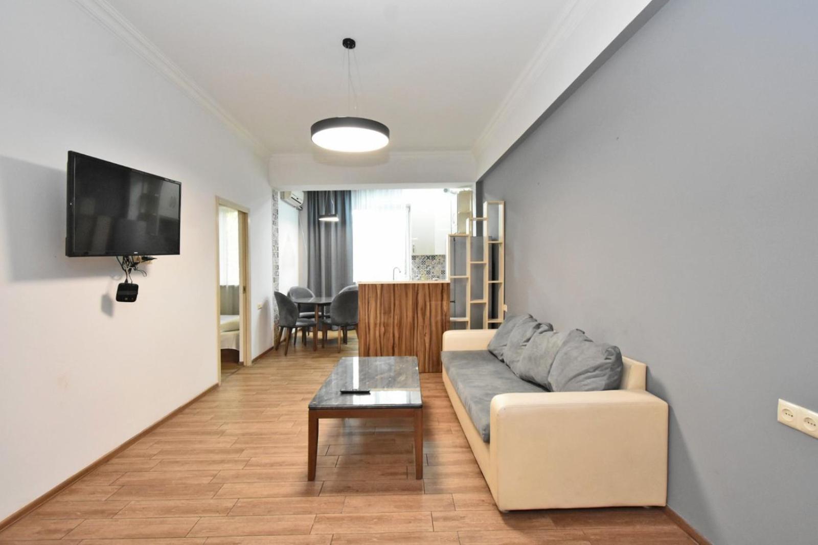 Rent Inn Yerevan On Chaykovski Street エクステリア 写真