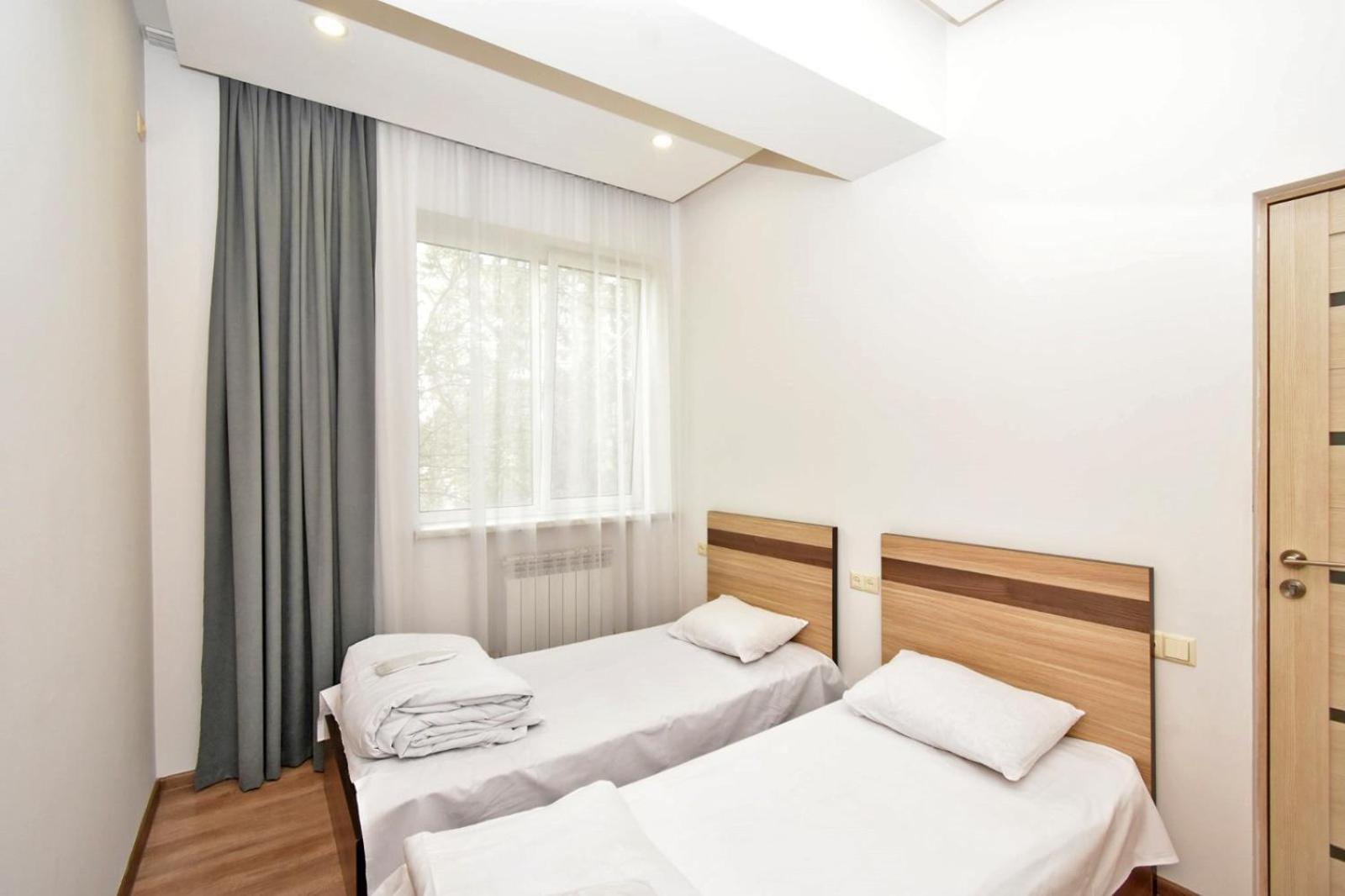 Rent Inn Yerevan On Chaykovski Street エクステリア 写真