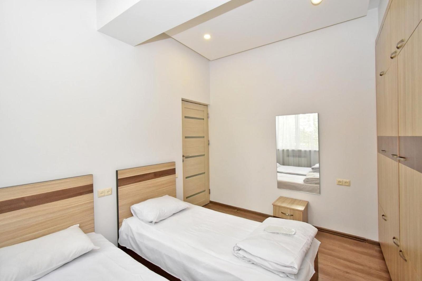 Rent Inn Yerevan On Chaykovski Street エクステリア 写真