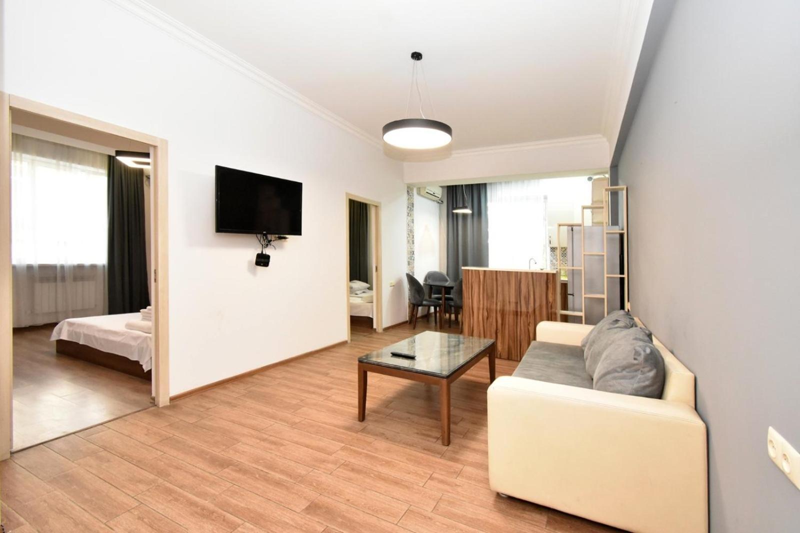 Rent Inn Yerevan On Chaykovski Street エクステリア 写真