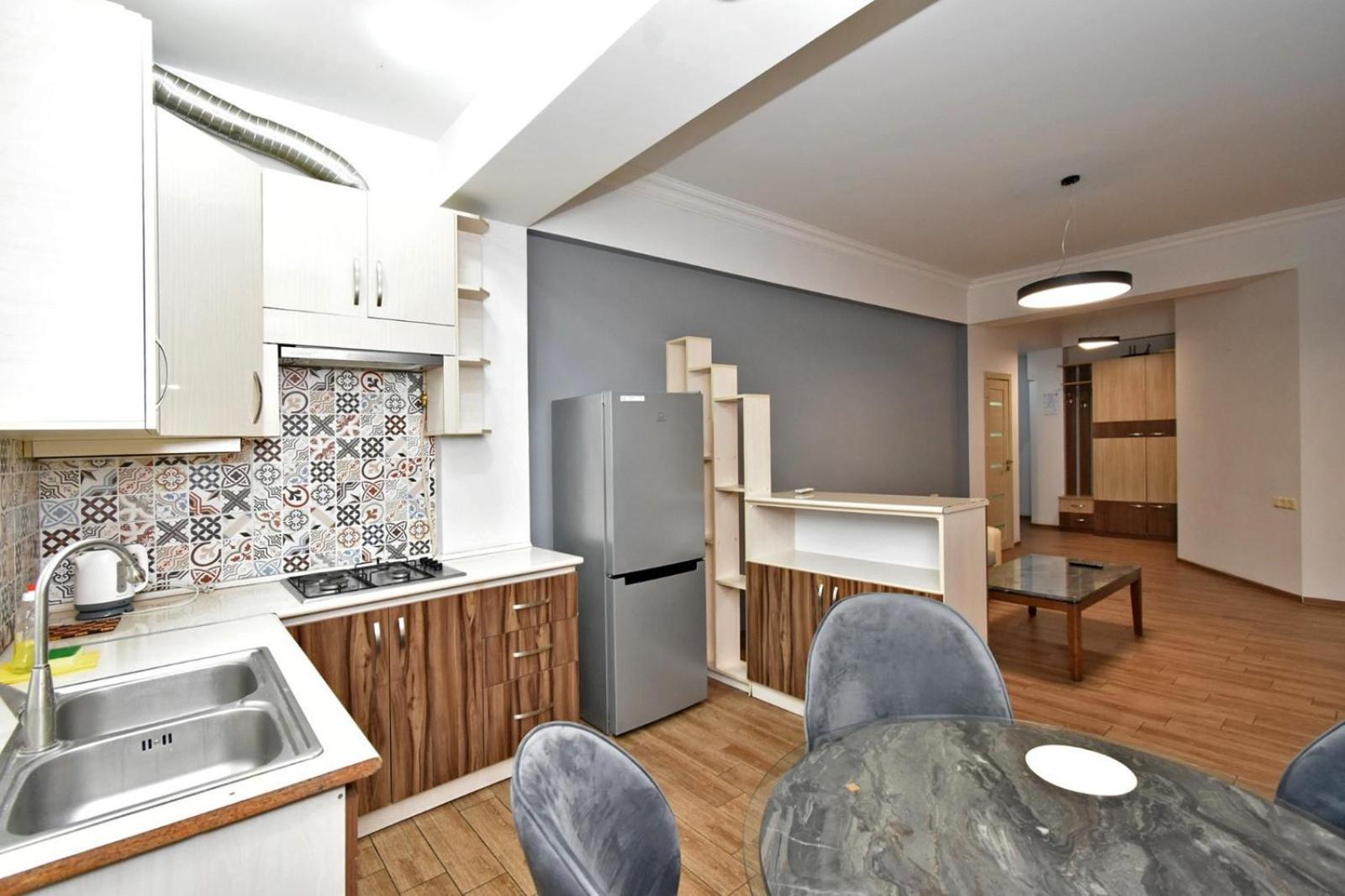 Rent Inn Yerevan On Chaykovski Street エクステリア 写真
